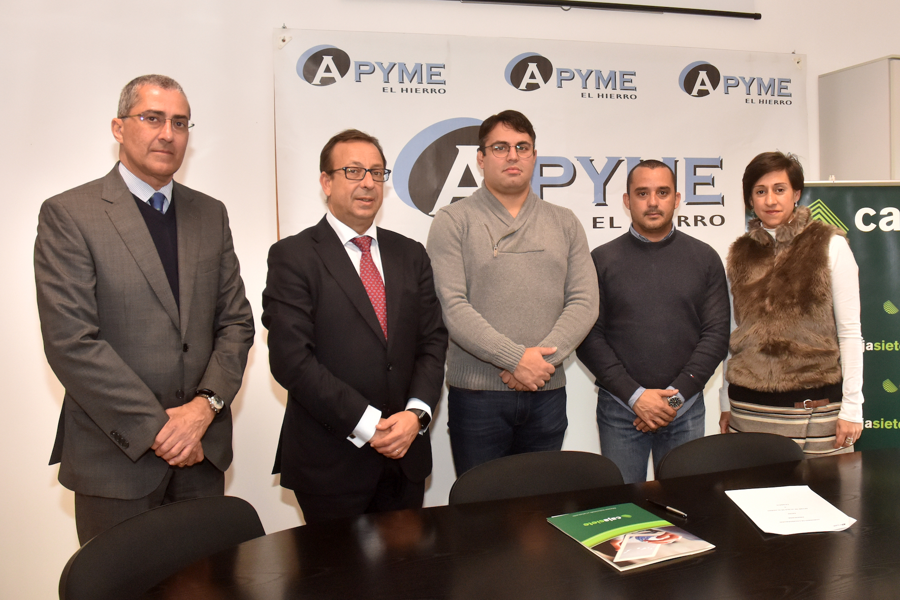 CajaSiete y APYME El Hierro firman un convenio de colaboración