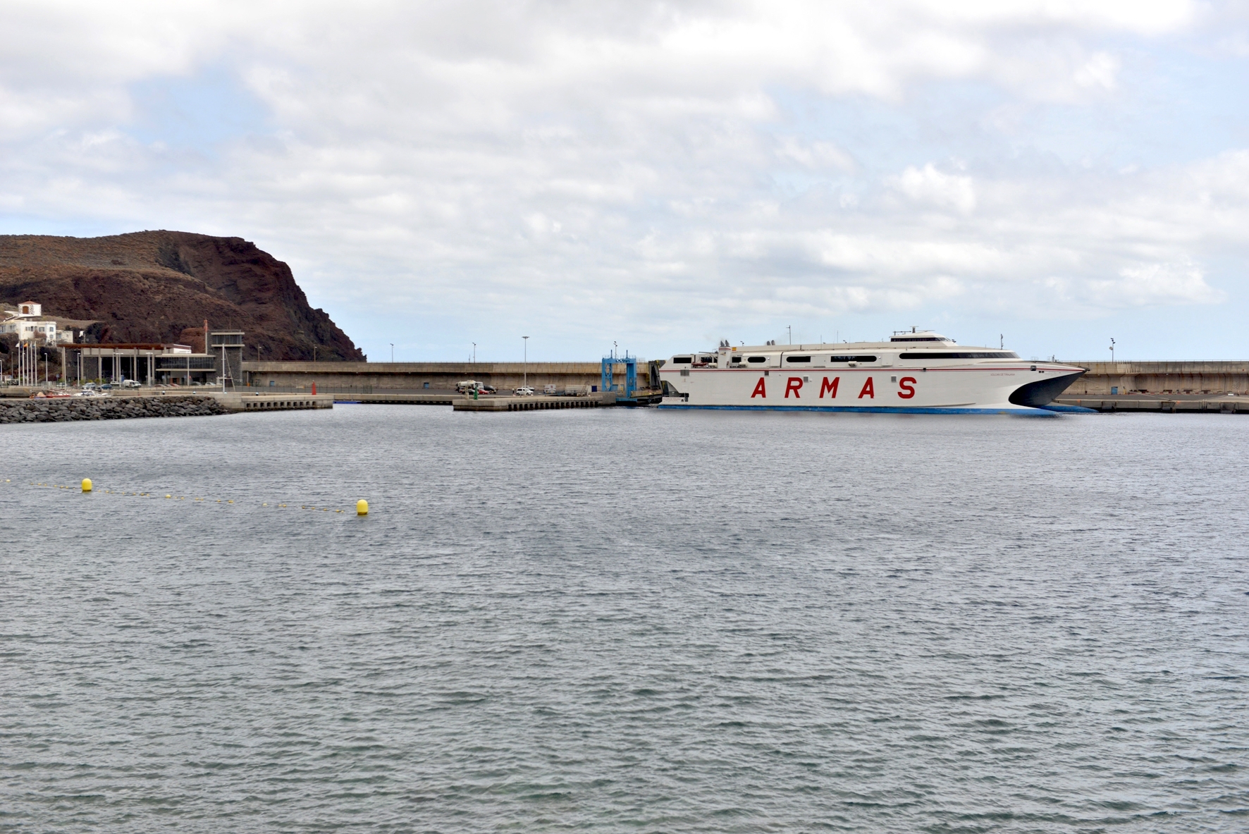 Obras Públicas hace efectiva la prórroga del contrato de transporte marítimo Tenerife - Los Cristianos - La Estaca