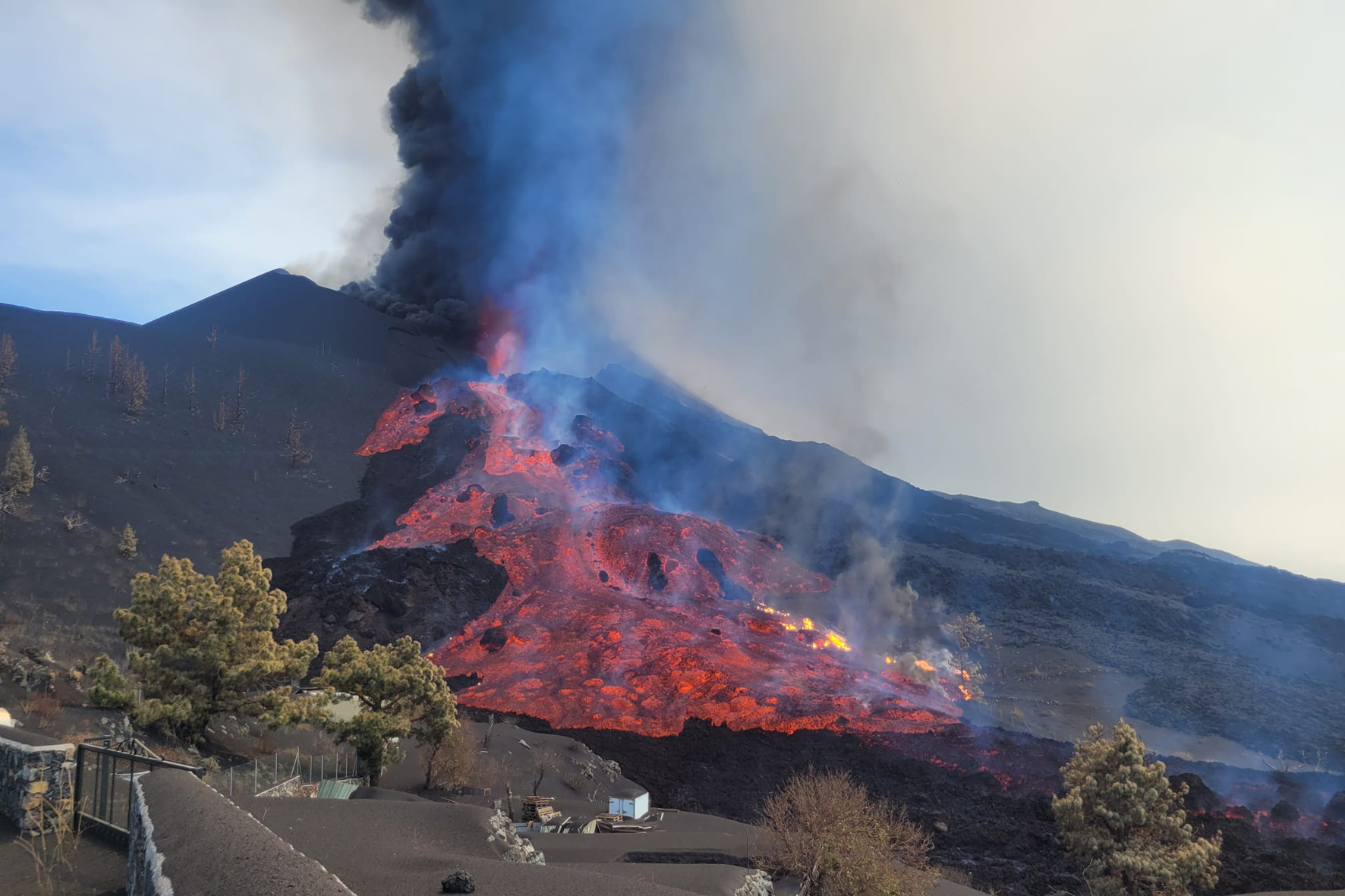 Un nuevo frente de lava al norte de la erupción amenaza nuevas edificaciones en La Palma