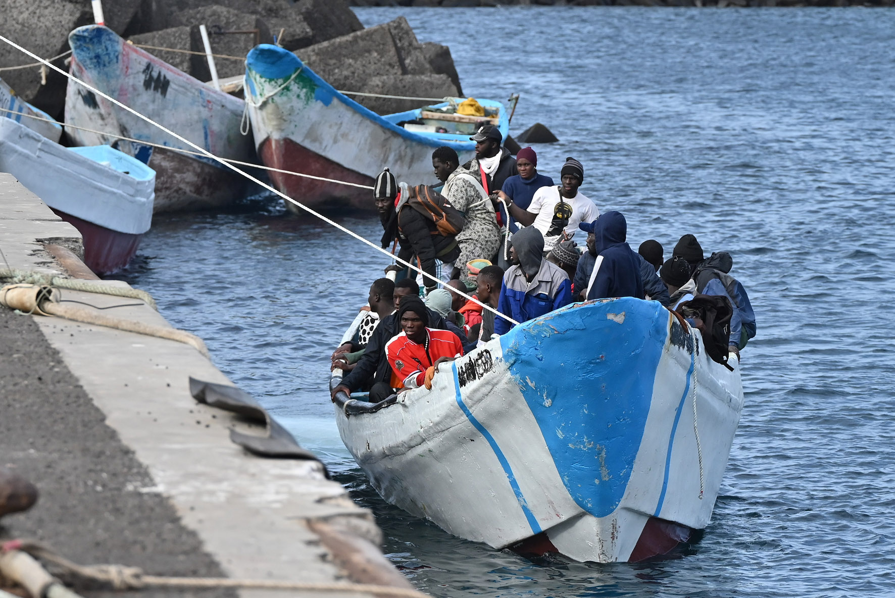 Salvamento Marítimo rescata a más de 300 personas a bordo de 4 cayucos en el día de hoy