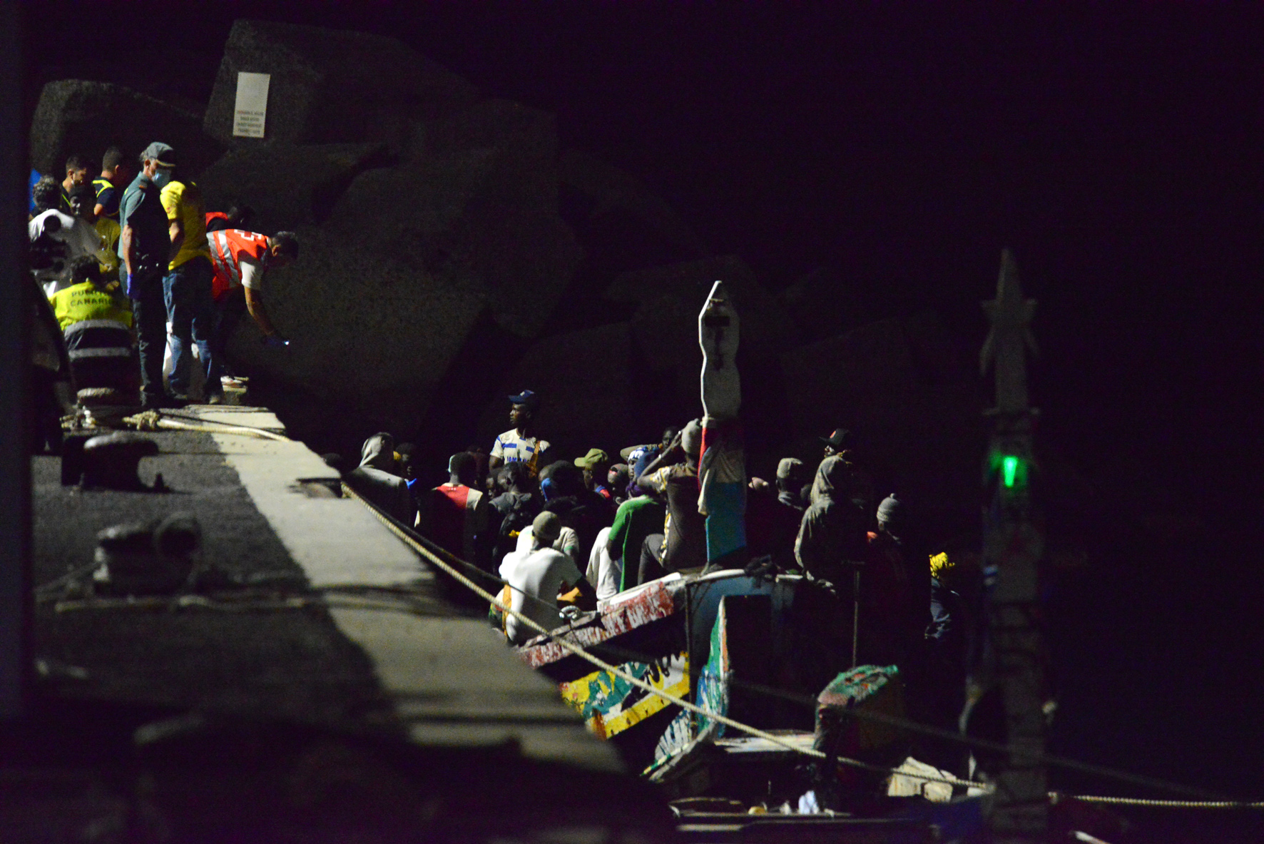 Dos embarcaciones con 416 personas arribaron en la noche de ayer y madrugada de hoy a El Hierro