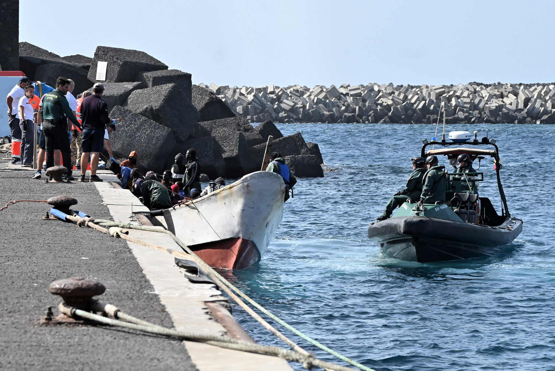 La Guardia Civil rescata una embarcación con 57 ocupantes, en aguas próximas a la isla en la tarde de hoy