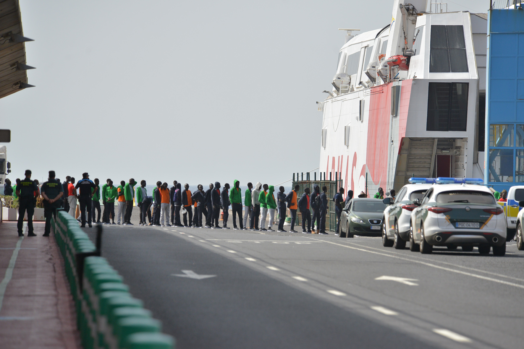 El Estado traslada hoy mismo, a 390 inmigrantes llegados en la madrugada de hoy a El Hierro