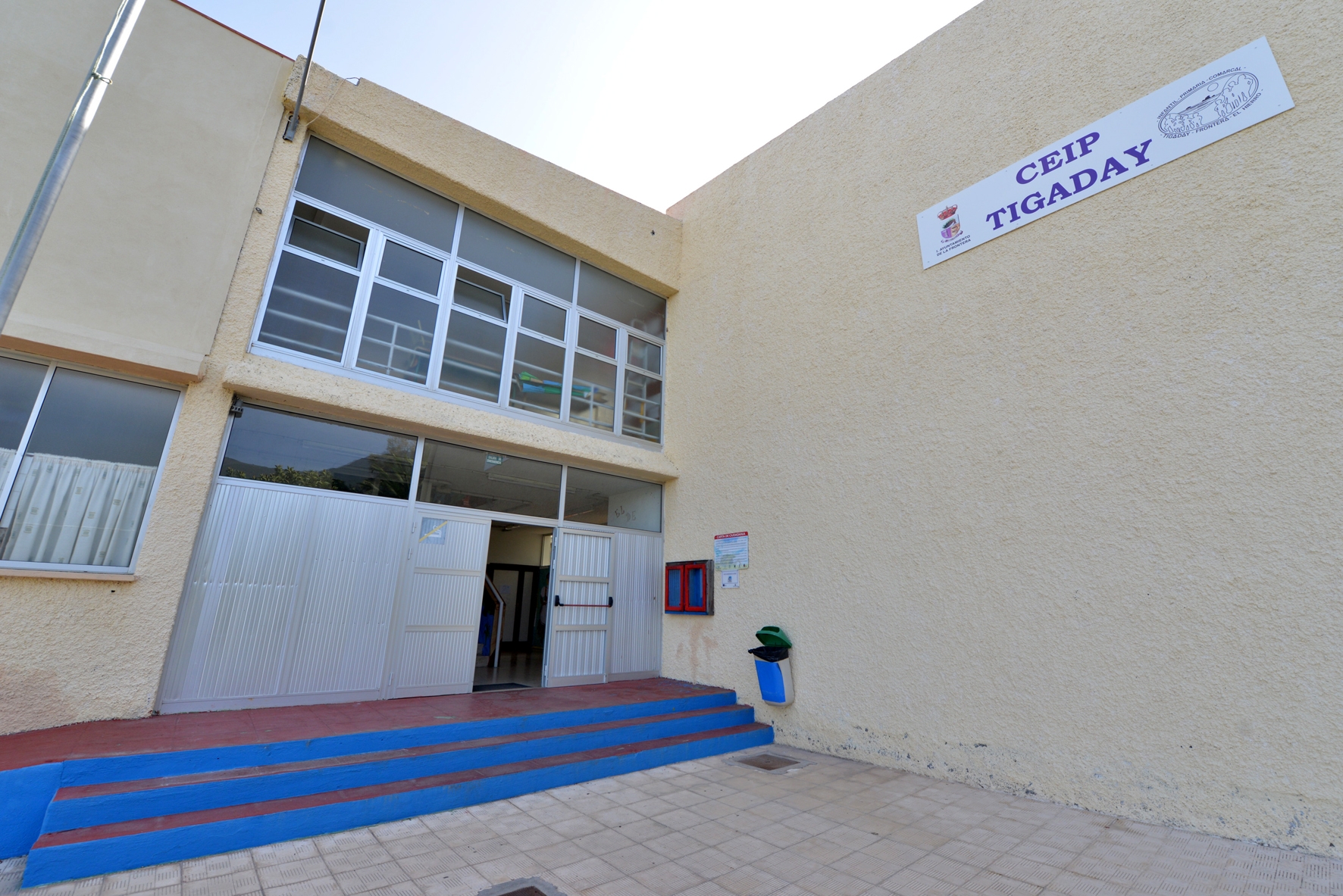 Ayuntamiento de La Frontera, Colegio y  AMPA coordinan acciones de limpieza y desinfección del Colegio Tigaday