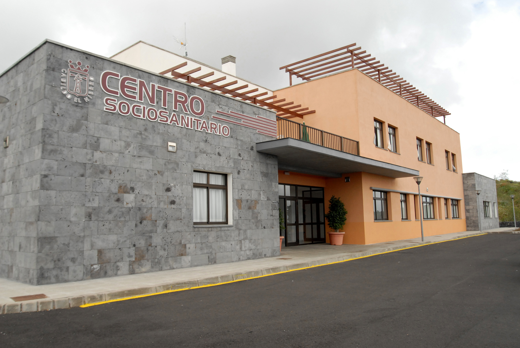 El Cabildo cede oficinas ha AECC y AFATE en el Centro Sociosanitario de Echedo