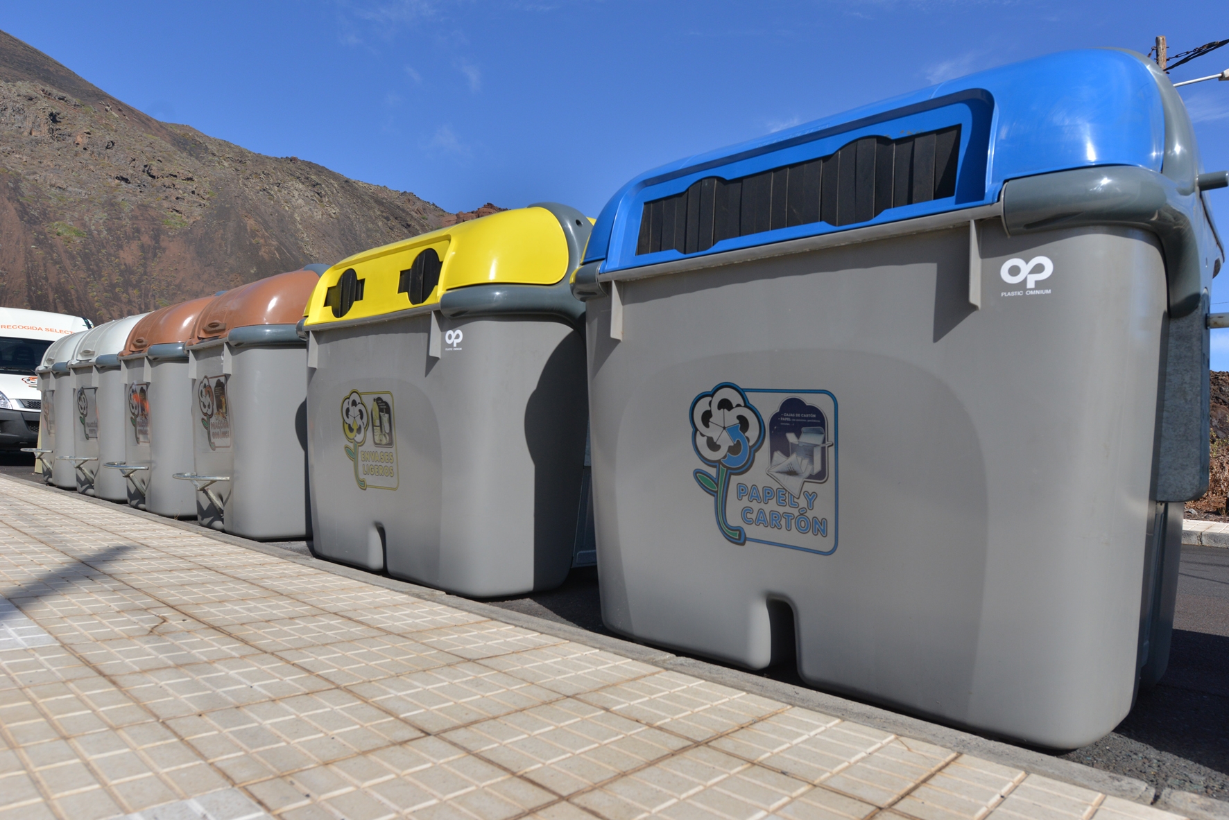 El Cabildo sustituye 307 contenedores residuos en los tres municipio de la isla