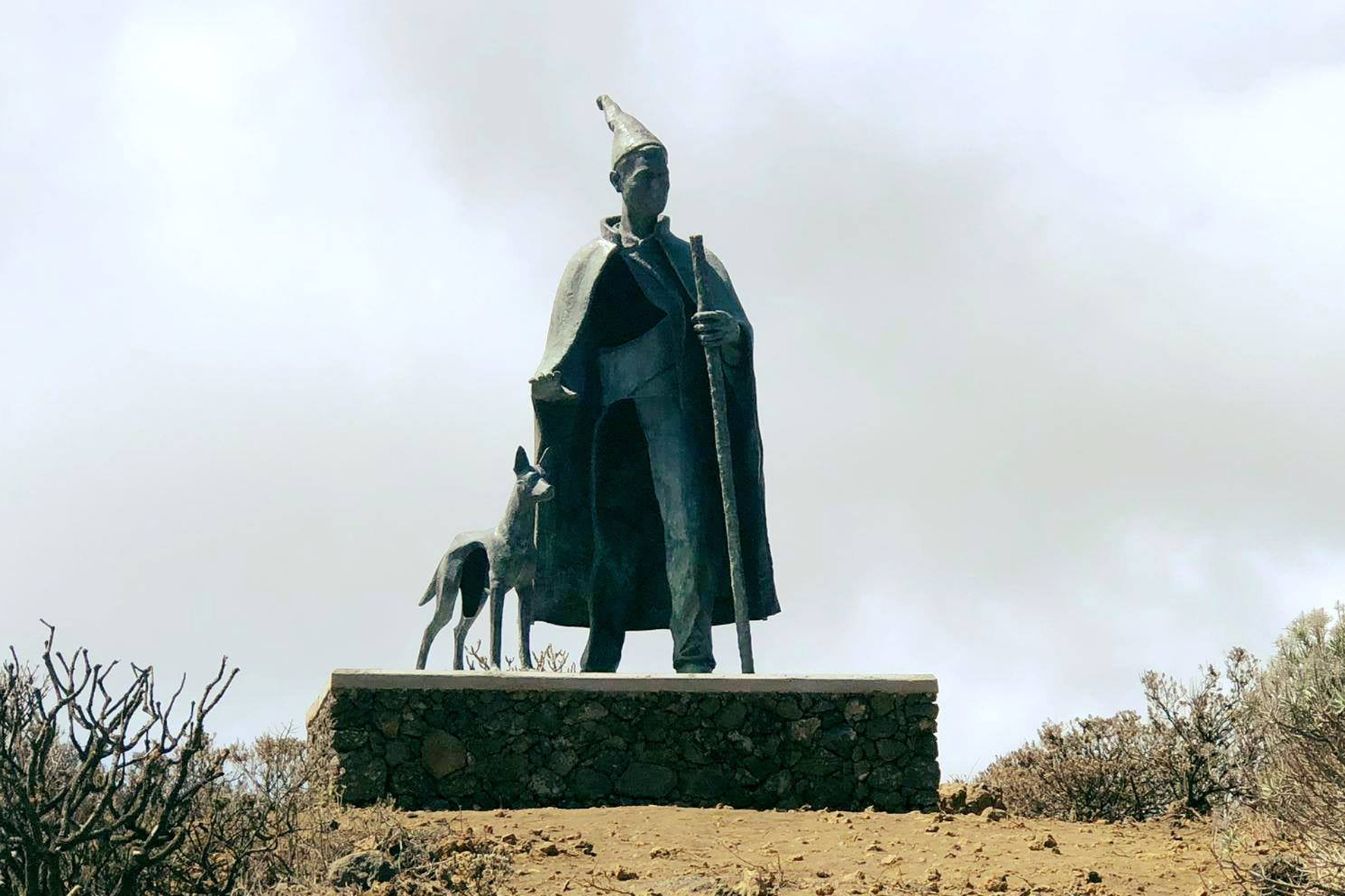 La Isla rinde homenaje al pastor herreño con una escultura obra de Manuel González