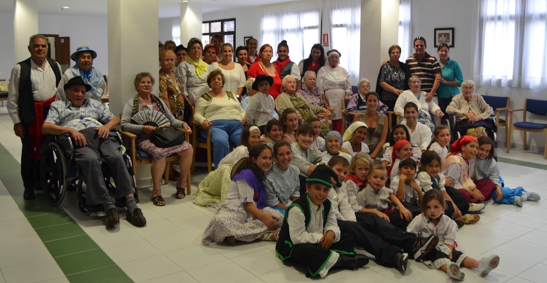  La Asociación Cultural Amador realiza su visita anual a las residencias de mayores