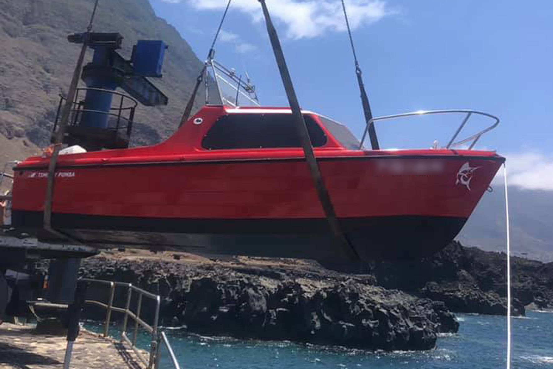 El Cabildo pone en funcionamiento un servicio de botado de embarcaciones en el embarcadero de Punta Grande
