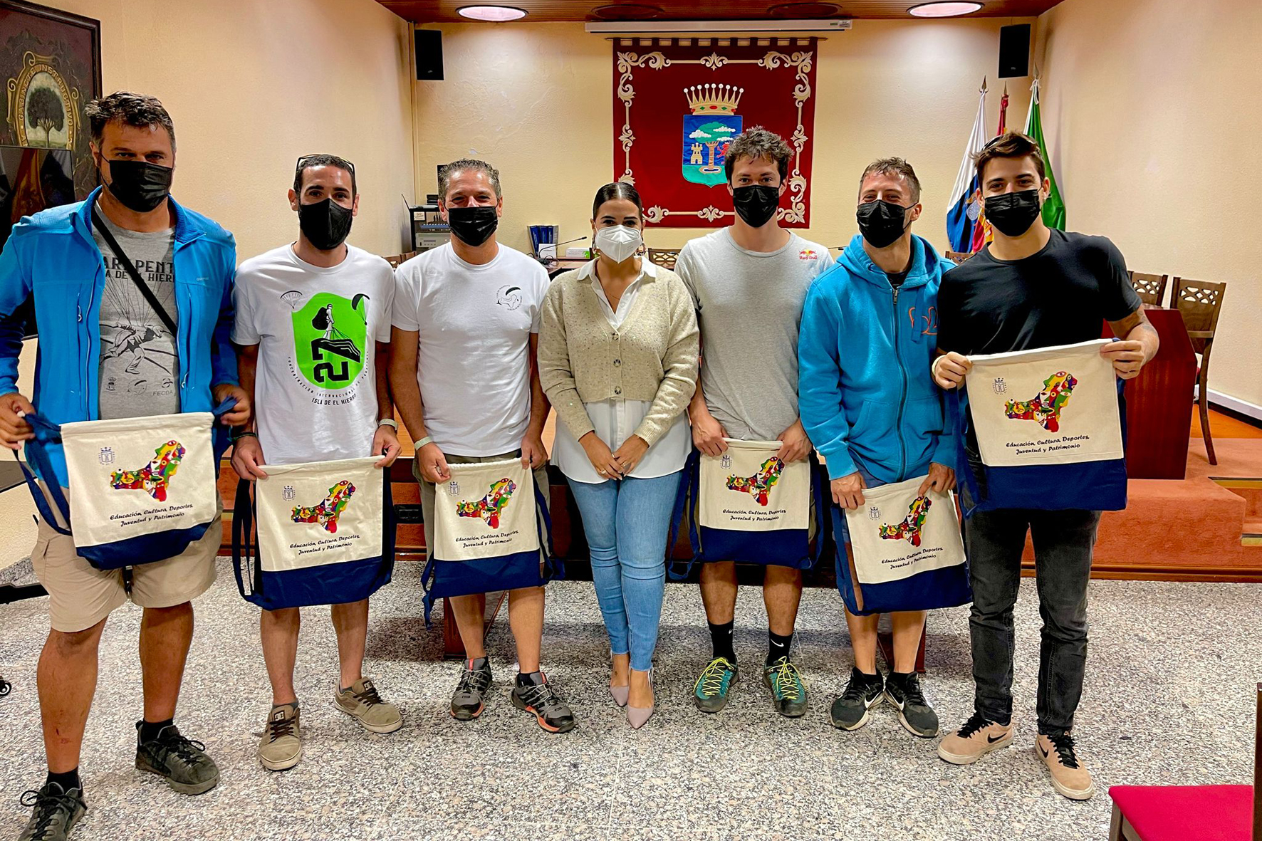 El Cabildo felicita al Club Parapente Guelillas por la organización de la Concentración Internacional de Parapente isla de El Hierro
