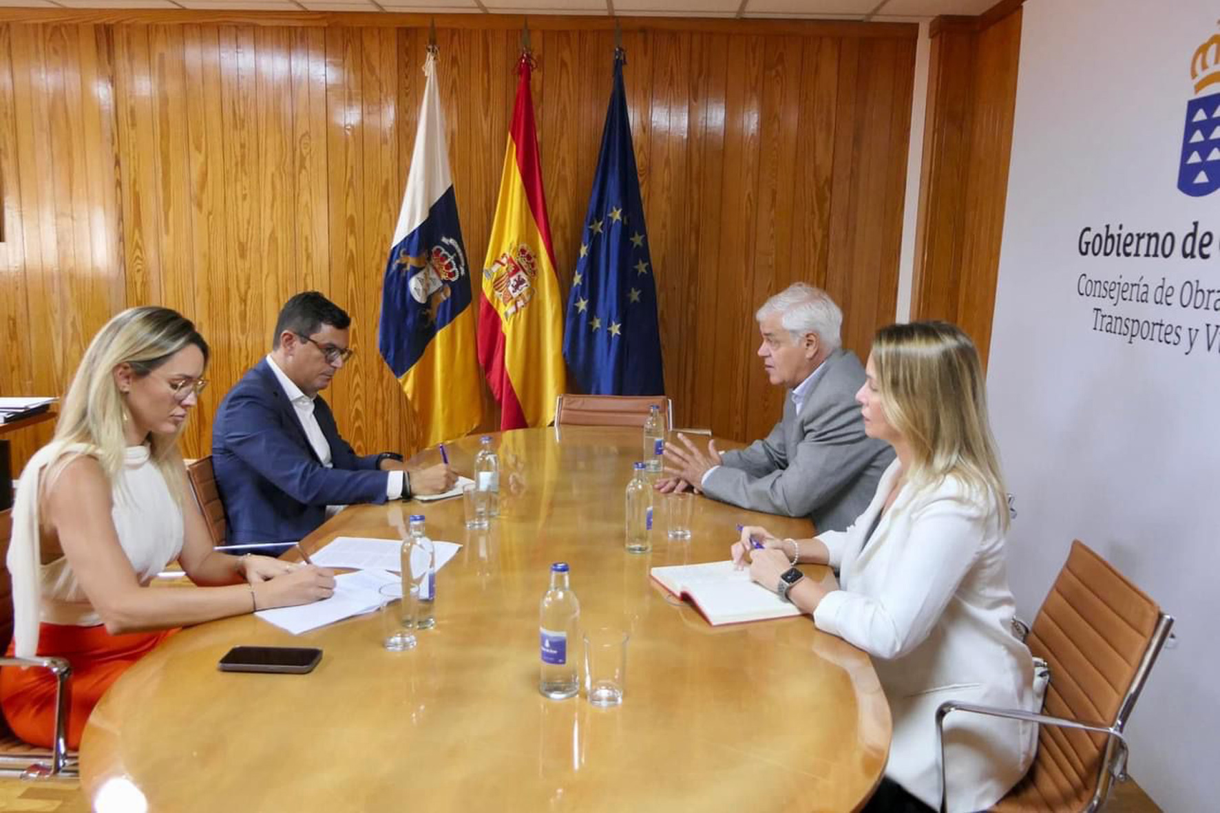 Gobierno de Canarias y Cabildo plantean el incremento de trayectos marítimos en la nueva OSP Tenerife-El Hierro
