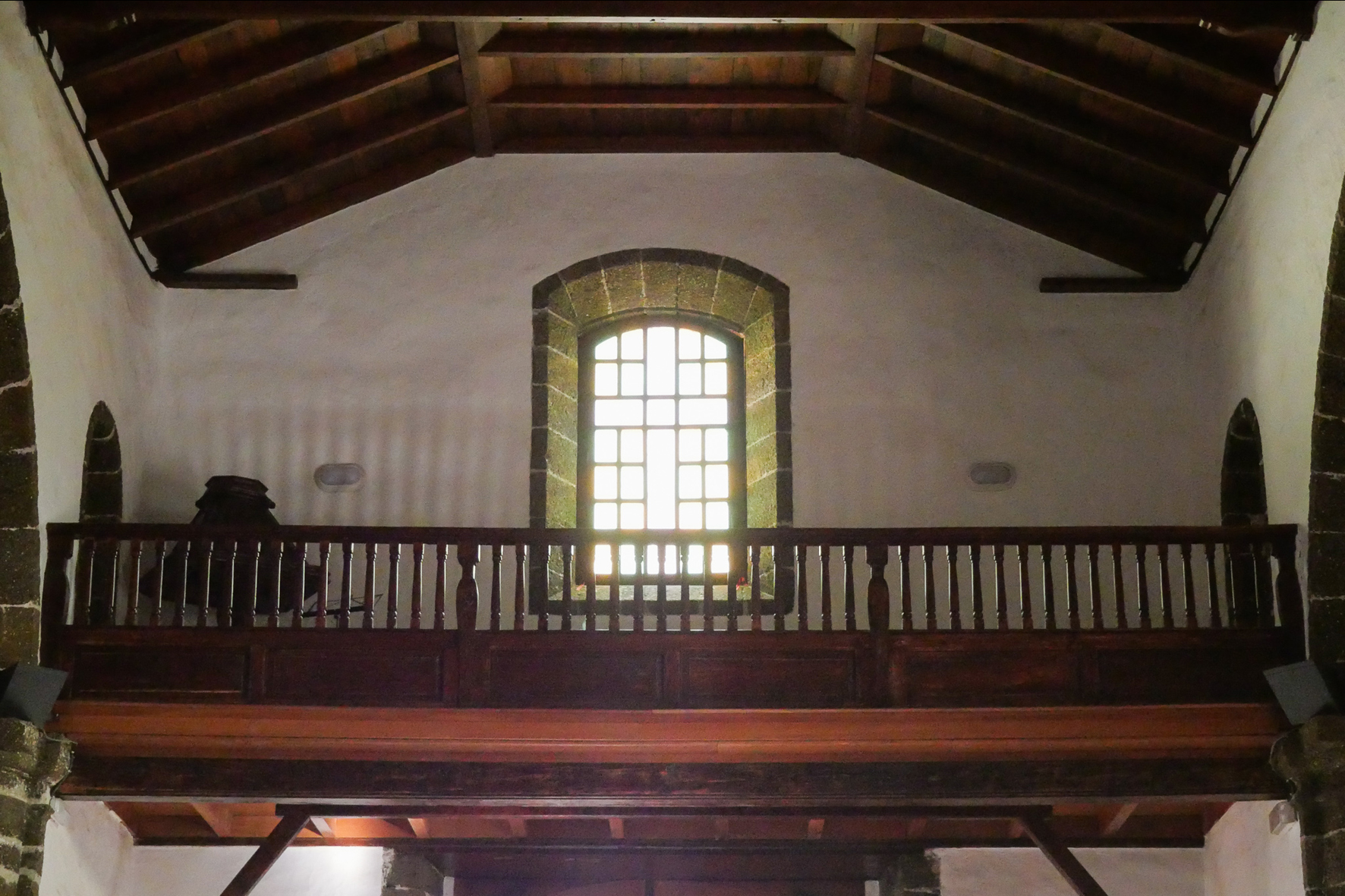 Patrimonio restaura el coro alto de la Iglesia de Nuestra Señora de la Candelaria en La Frontera