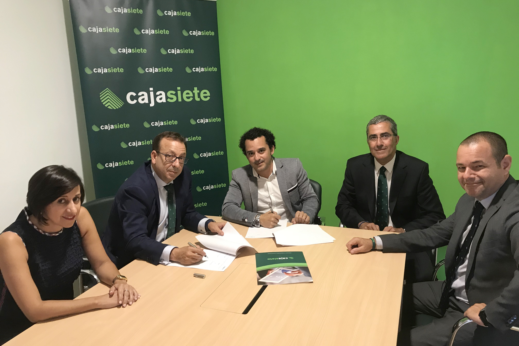 CajaSiete y APYME El Hierro firman un convenio de colaboración en beneficio de sus asociados
