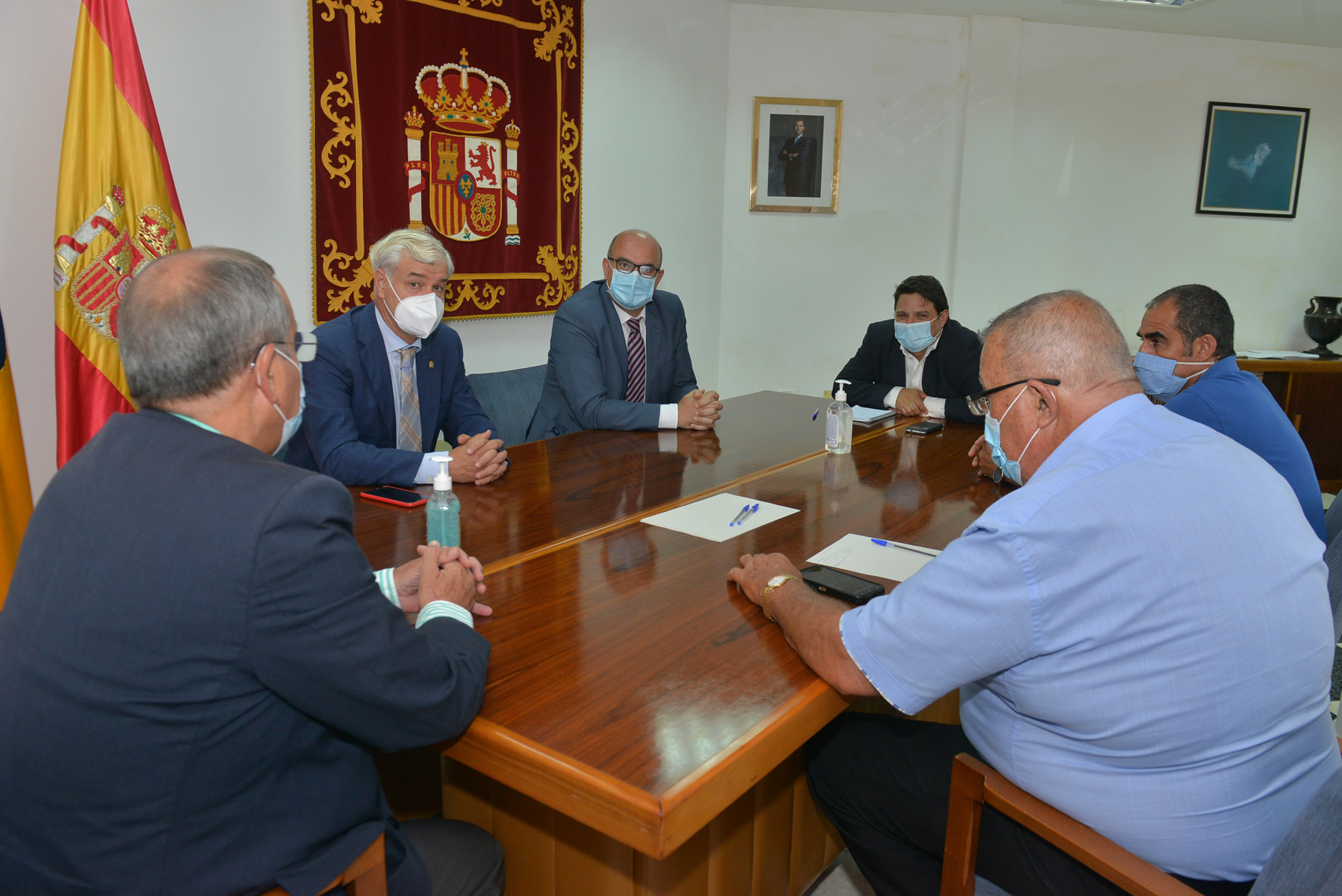 El delegado del Gobierno se reúne con el presidente del Cabildo y los alcaldes de El Hierro