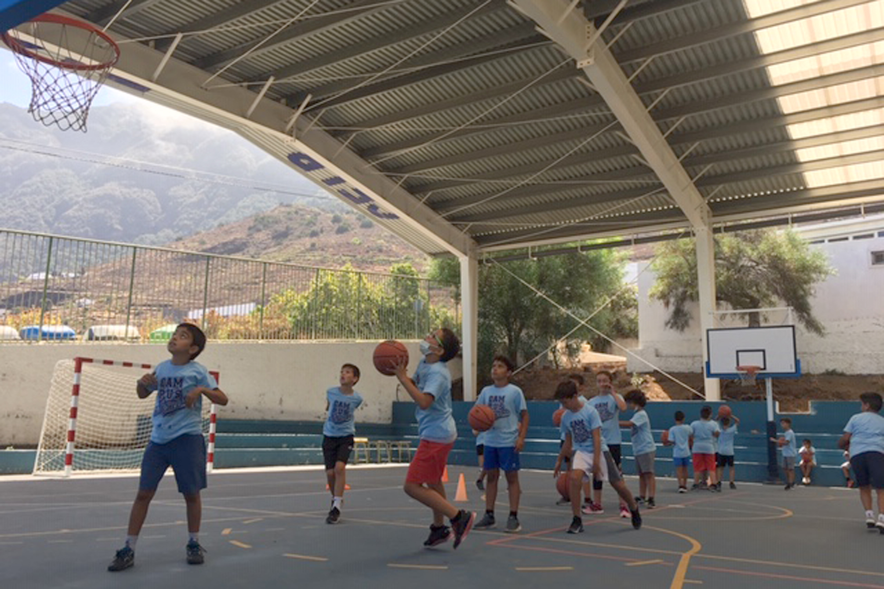 Un total de 30 niños participan en el II Campus de Baloncesto organizado por el Ayuntamiento de La Frontera