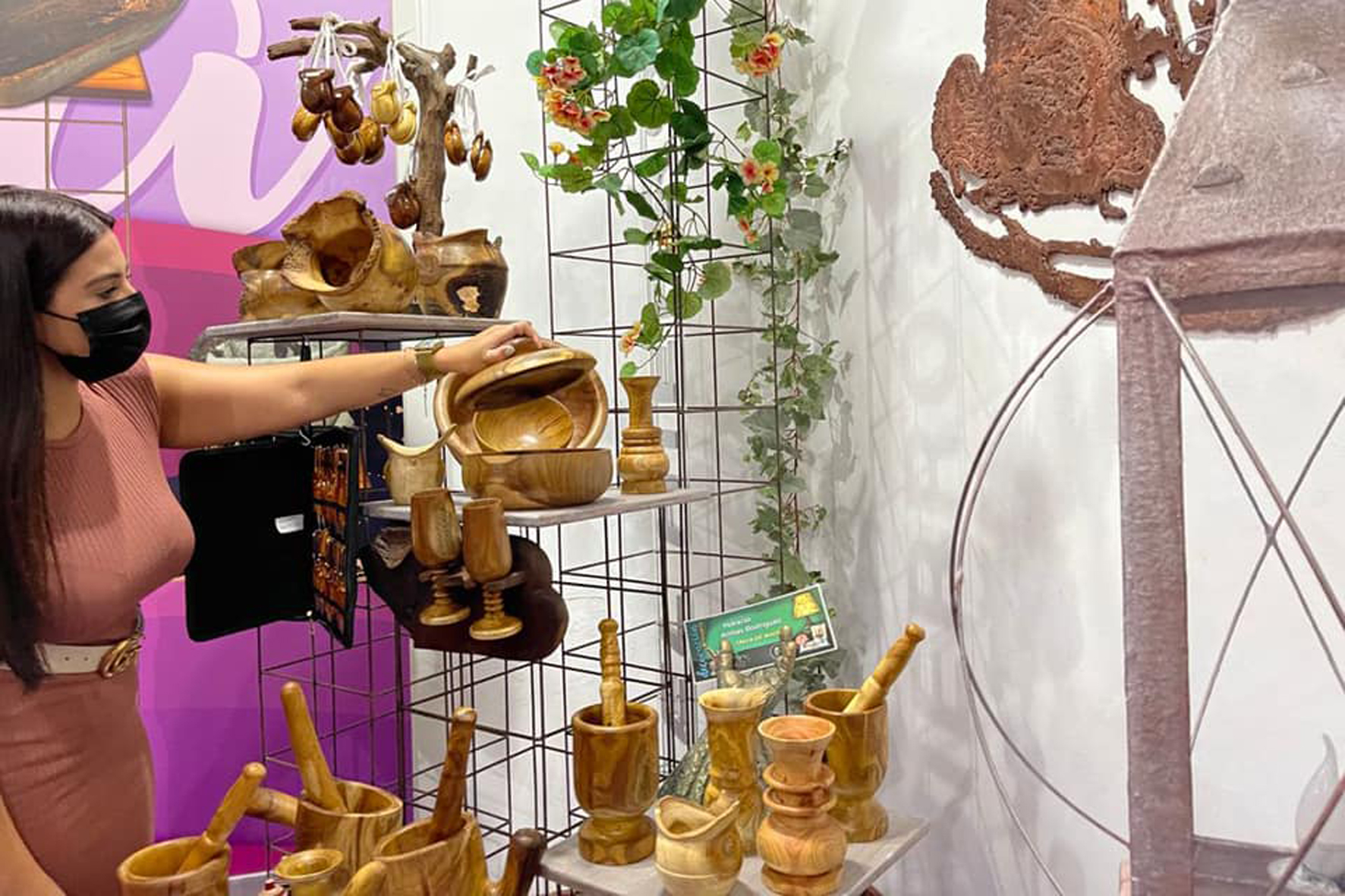 El Cabildo inaugura una exposición de artesanía herreña dedicada a distintos oficios tradicionales