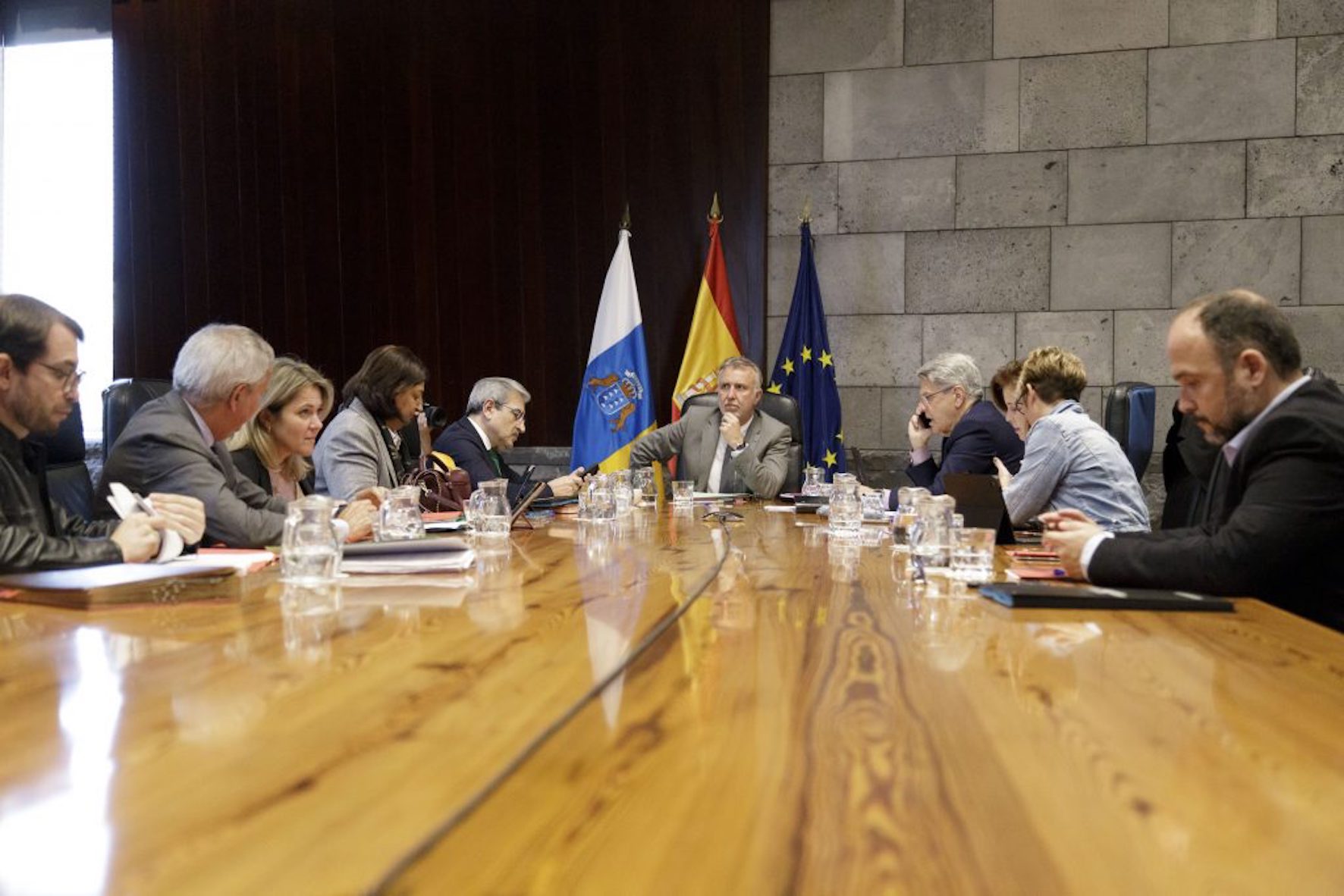 El Gobierno de Canarias suspende las clases a partir de mañana en todos los niveles educativos