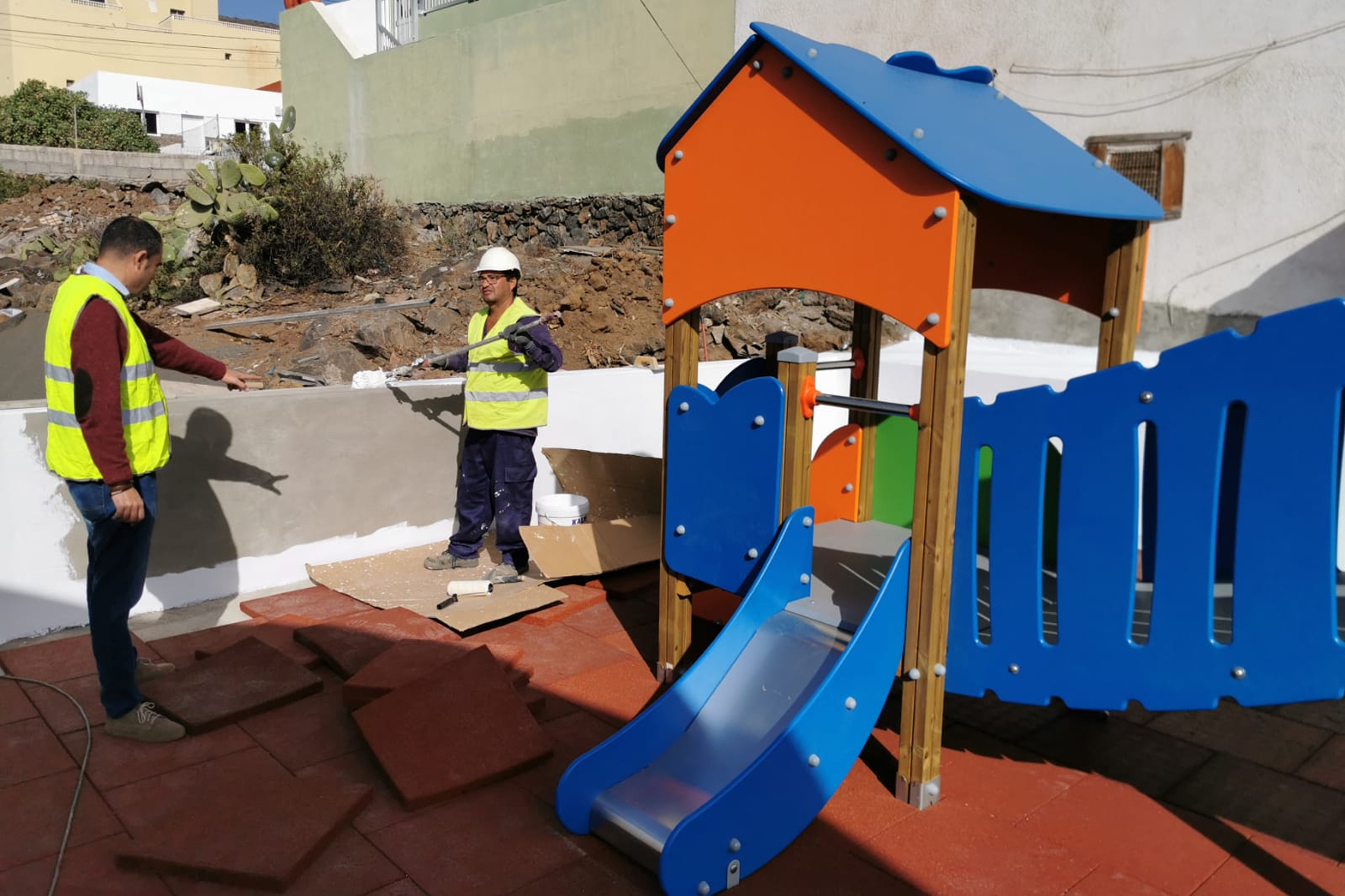 El Ayuntamiento de Valverde ejecuta las obras de remodelación de la plaza  de La Caleta