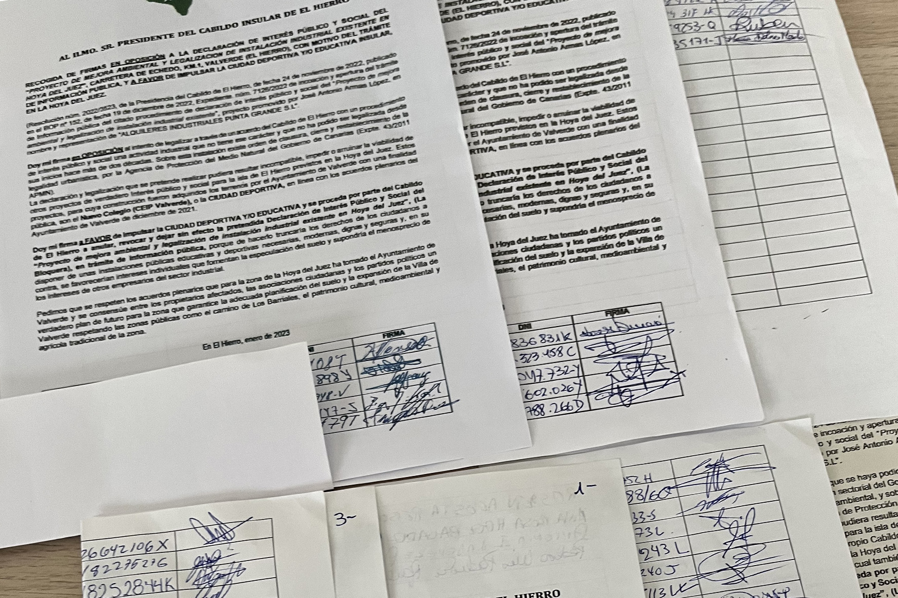 AHI presenta un escrito de alegaciones y firmas de ciudadanos contra la legalización de la bloquera de la Hoya del Juez
