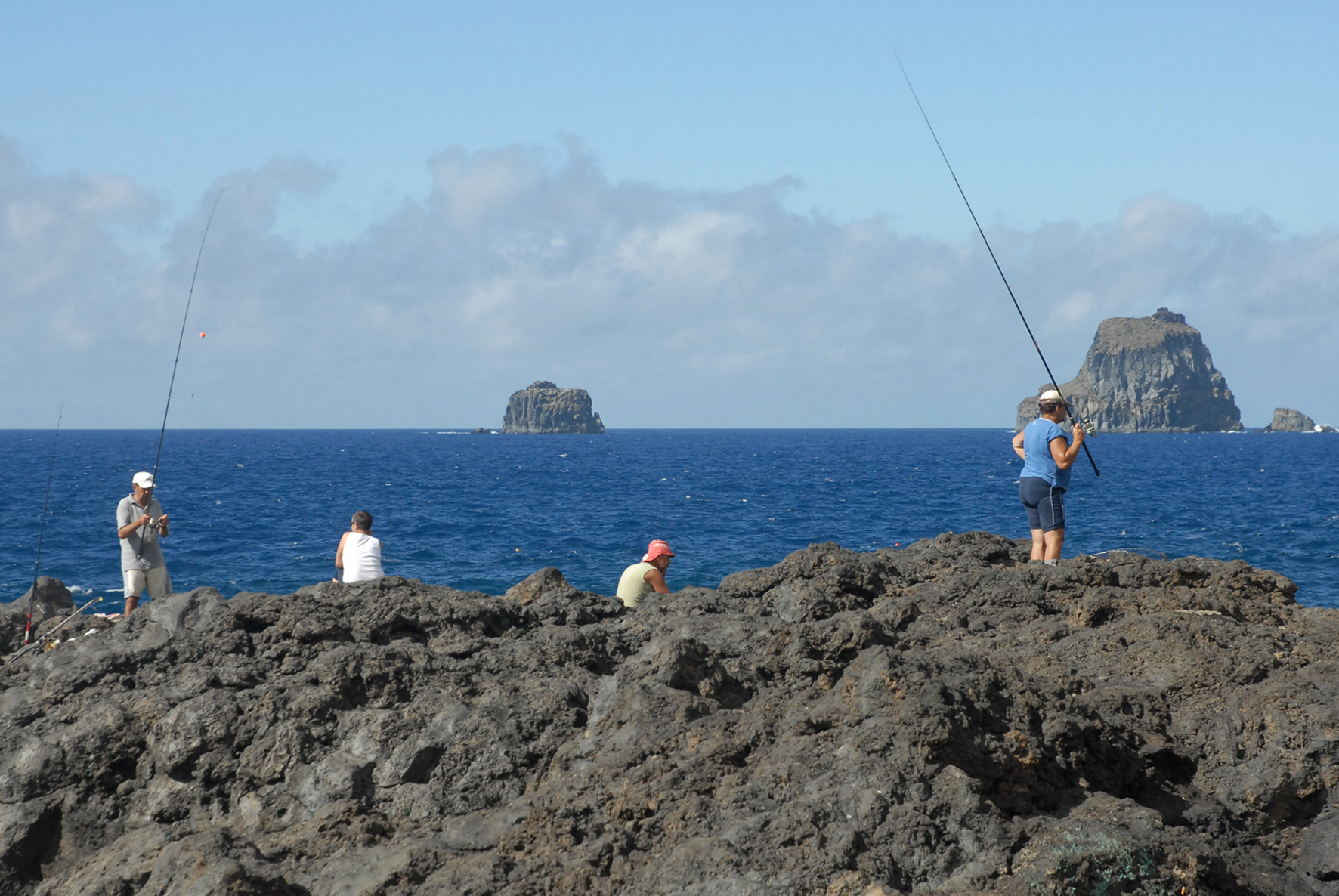 La pesca recreativa muestra la importancia económica del sector en el Parlamento de Canarias