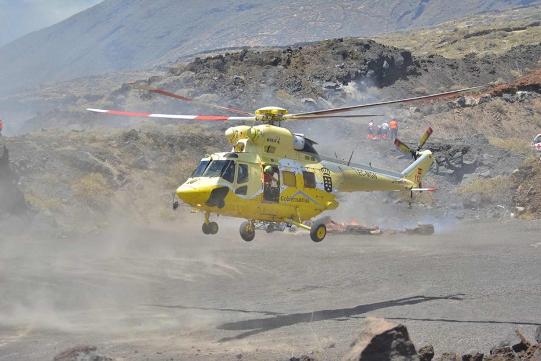 Helicóptero del GES rescata a un varón que precisa asistencia sanitaria en un barranco en El Hierro