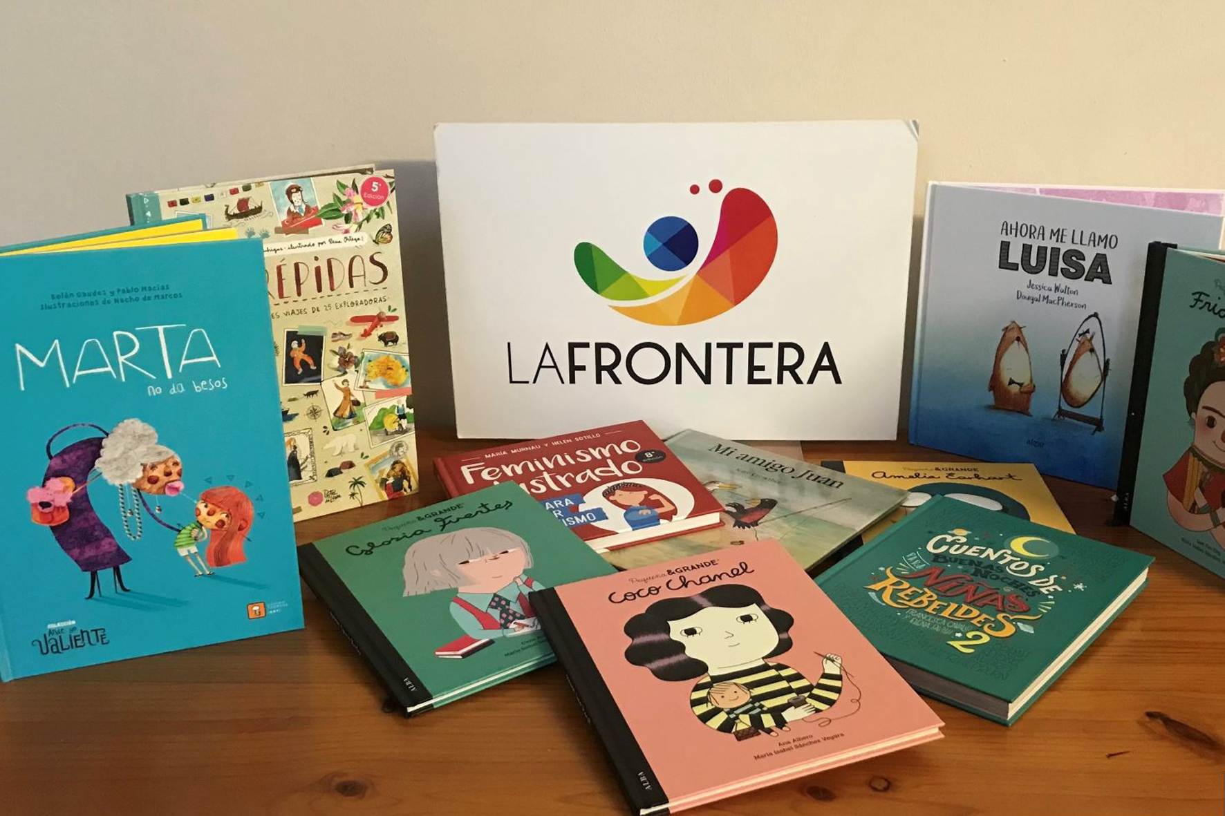 La Frontera fomenta la igualdad entre los menores con una oferta literaria infantil dispuesta en la biblioteca municipal