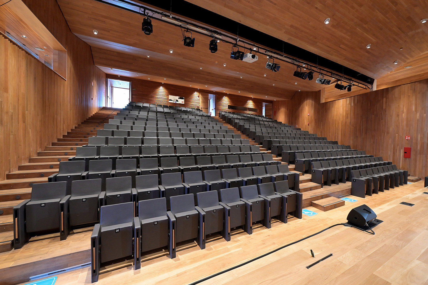 Crónicas pretéritas: Inauguración del Auditorio de La Peña, conmemoración del centenario de la creación del Cabildo de El Hierro