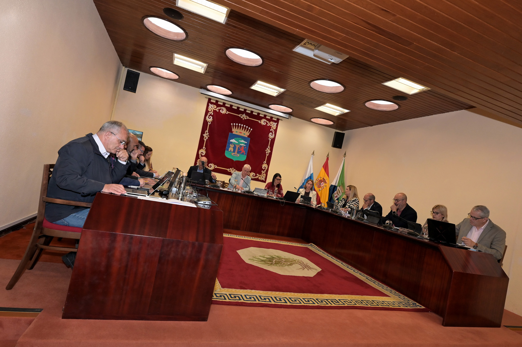 El Cabildo aprueba una moción para la protección de los propietarios frente a la ocupación de inmuebles