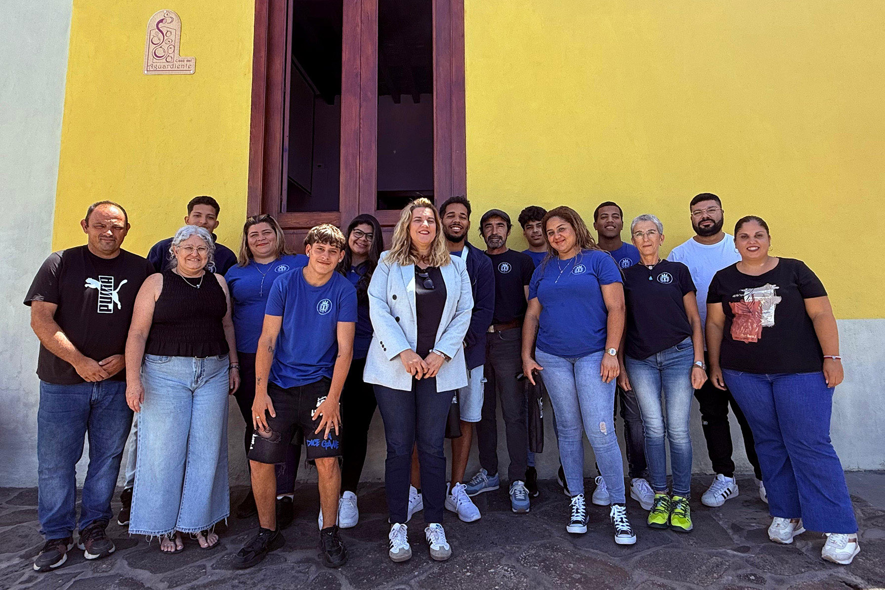 Integrantes del proyecto “Futuro en Construcción El Hierro 2024”, realizan trabajos de mantenimiento en la Casa del Aguardiente en La Frontera