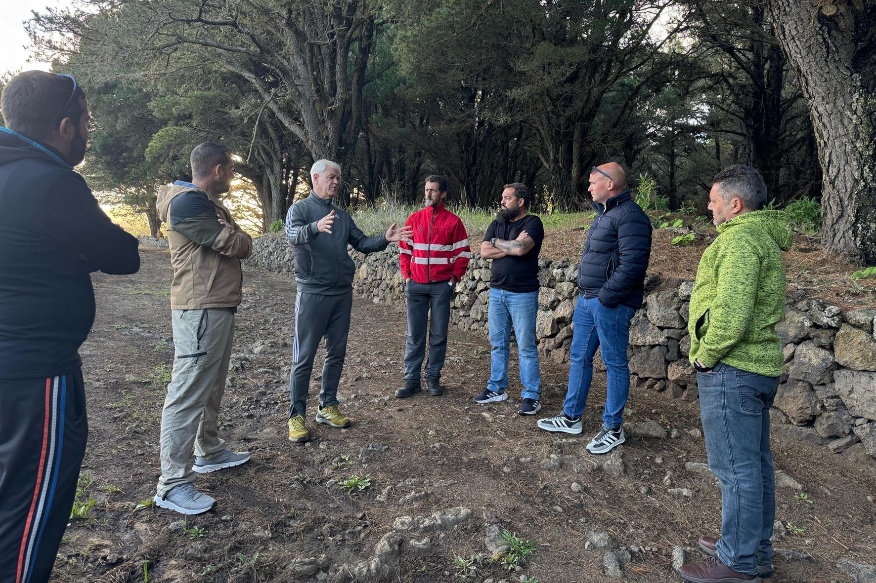 Armas supervisa los trabajos de adecuación del “Camino de La Virgen”