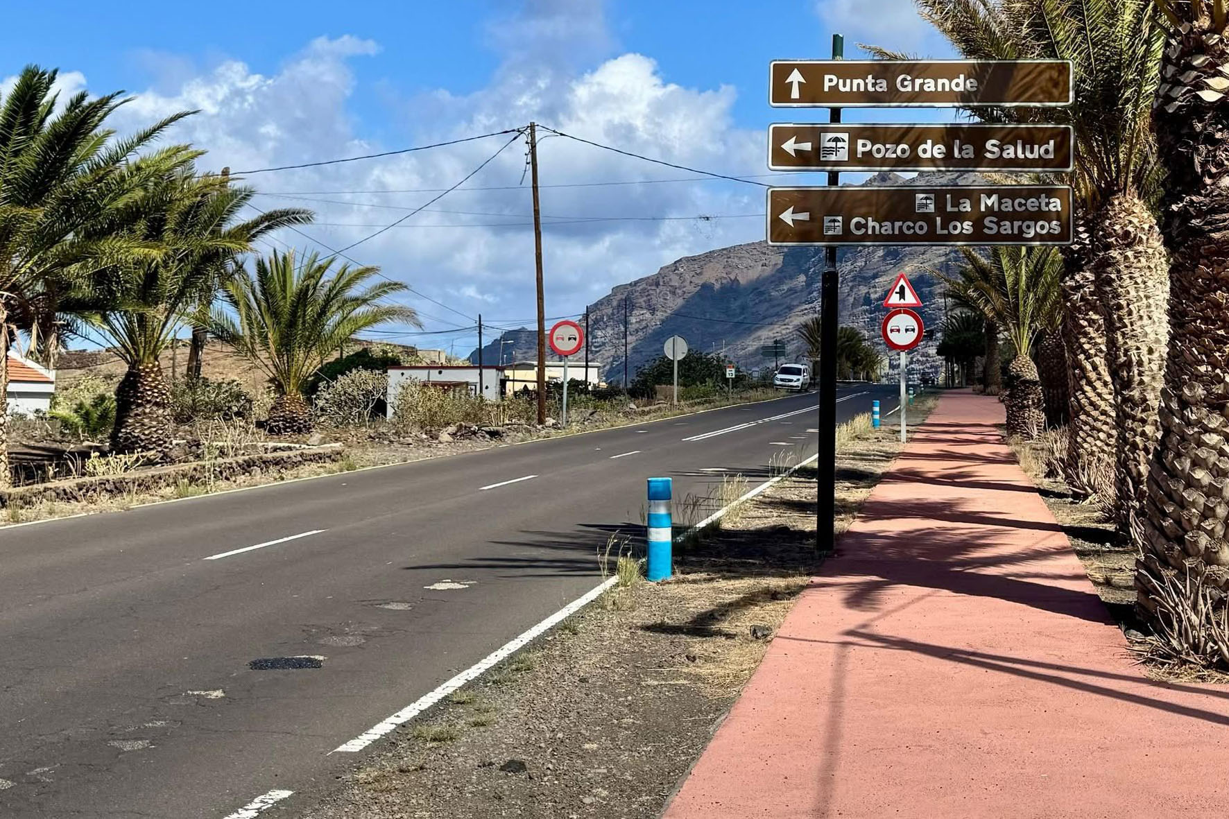 El Cabildo se reúne con los vecinos ante el inicio de los trabajos del Ecopaseo ciclista que conectará Los Mocanes y Punta Grande