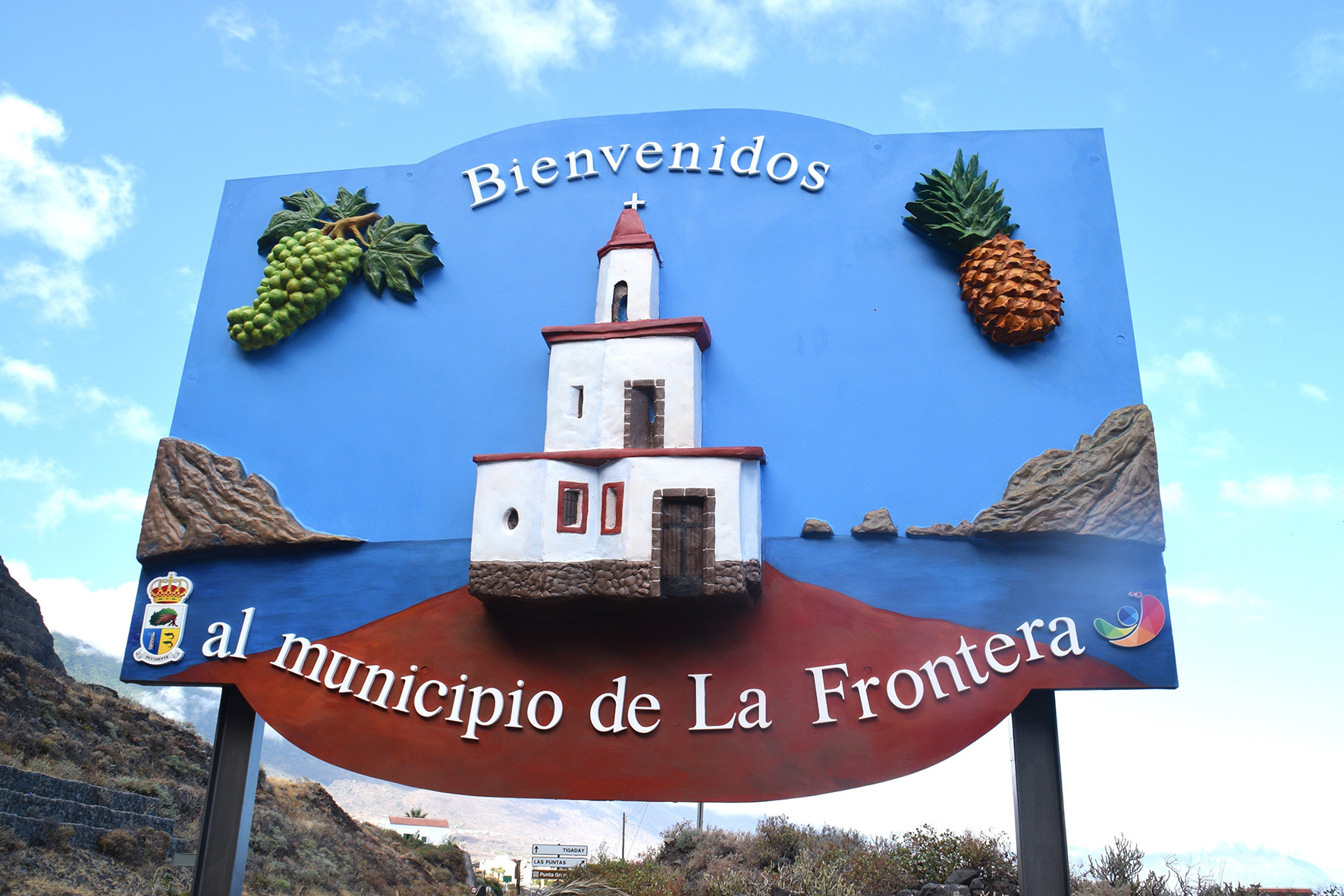 El Ayuntamiento de La Frontera renueva el cartel de bienvenida al municipio
