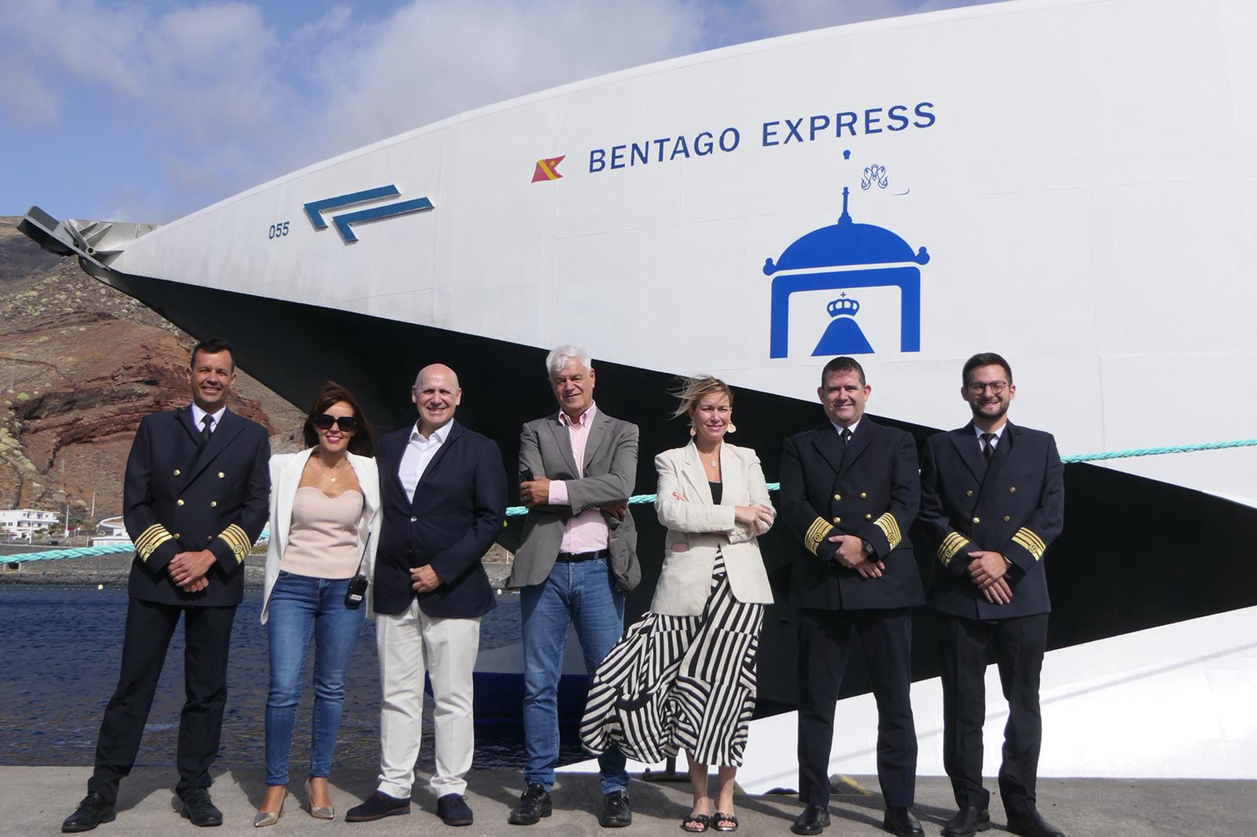 Fred. Olsen Express incorpora el logotipo de la Bajada de la Virgen de los Reyes a su fast ferry Bentago Express