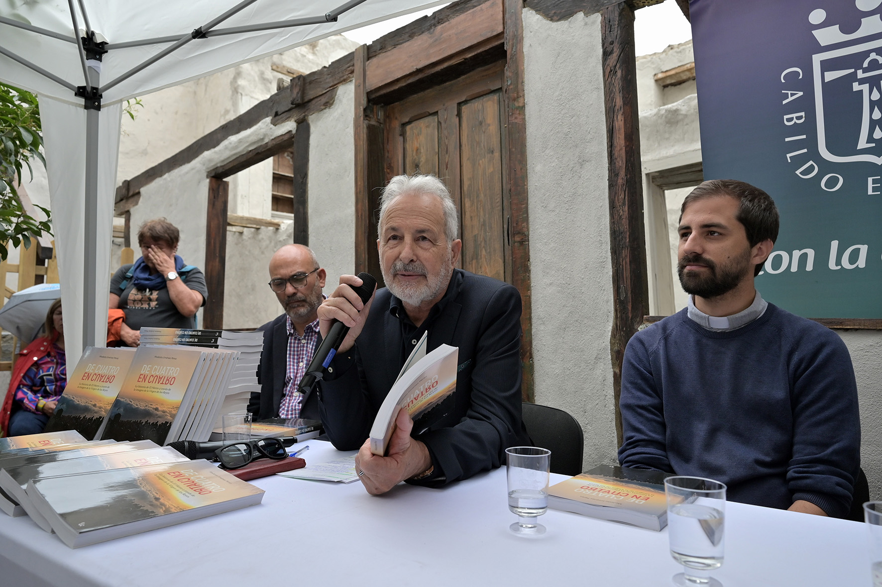 Modesto Jiménez presenta el libro “De Cuatro En Cuatro”, la historia herreña a través de la imagen de su Patrona