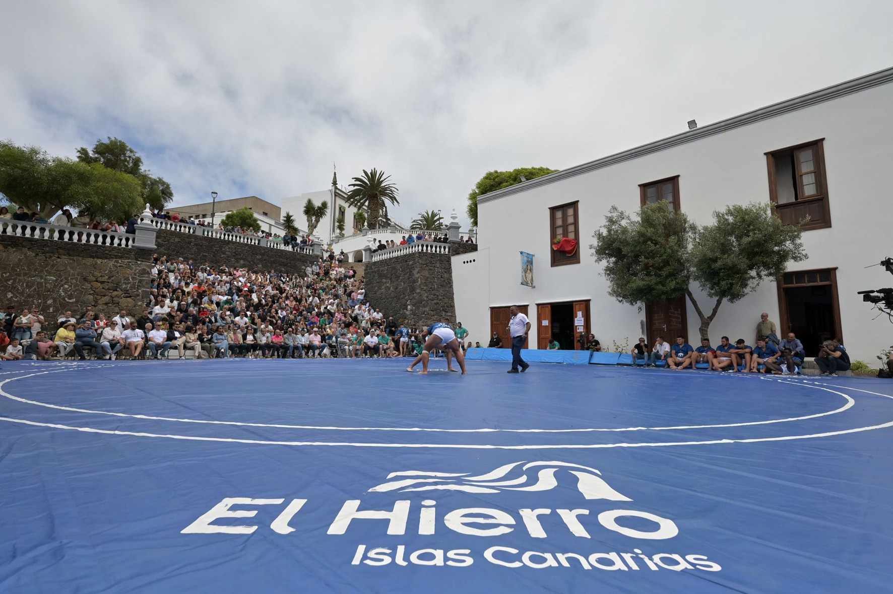 El combinado palmero vence al herreño en la Luchada institucional de la LXXI Bajada de la Virgen de Los Reyes
