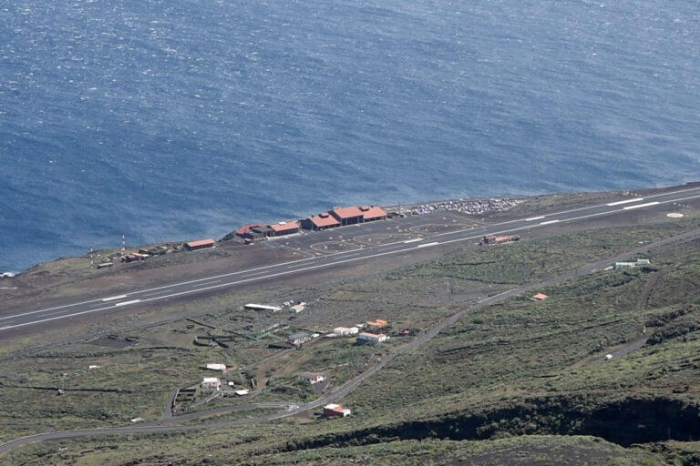 Aena invertirá 1.800 millones de euros en los aeropuertos canarios en los próximos 5 años