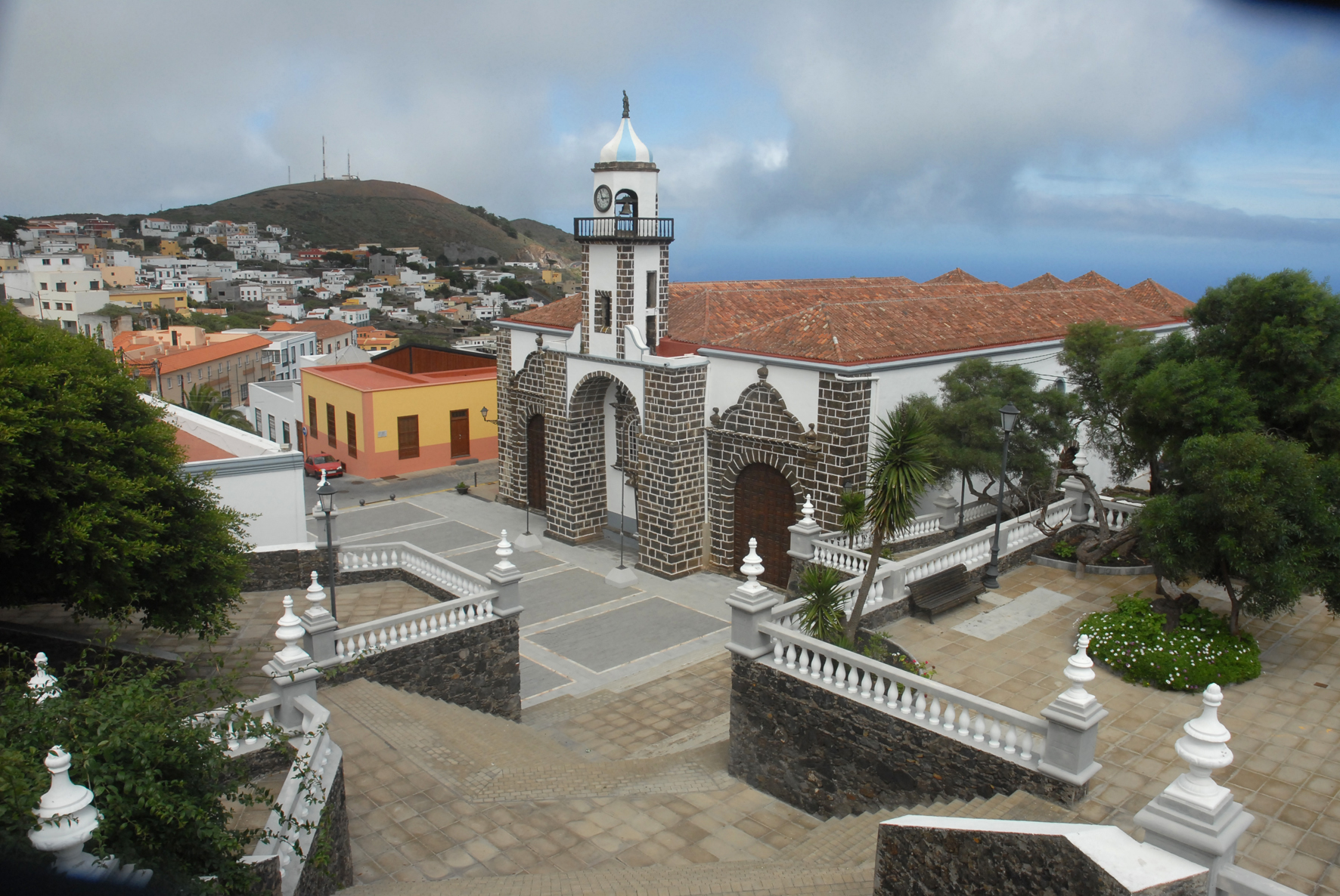 El Cabildo autoriza la retirada del cableado de la Iglesia de La Concepción