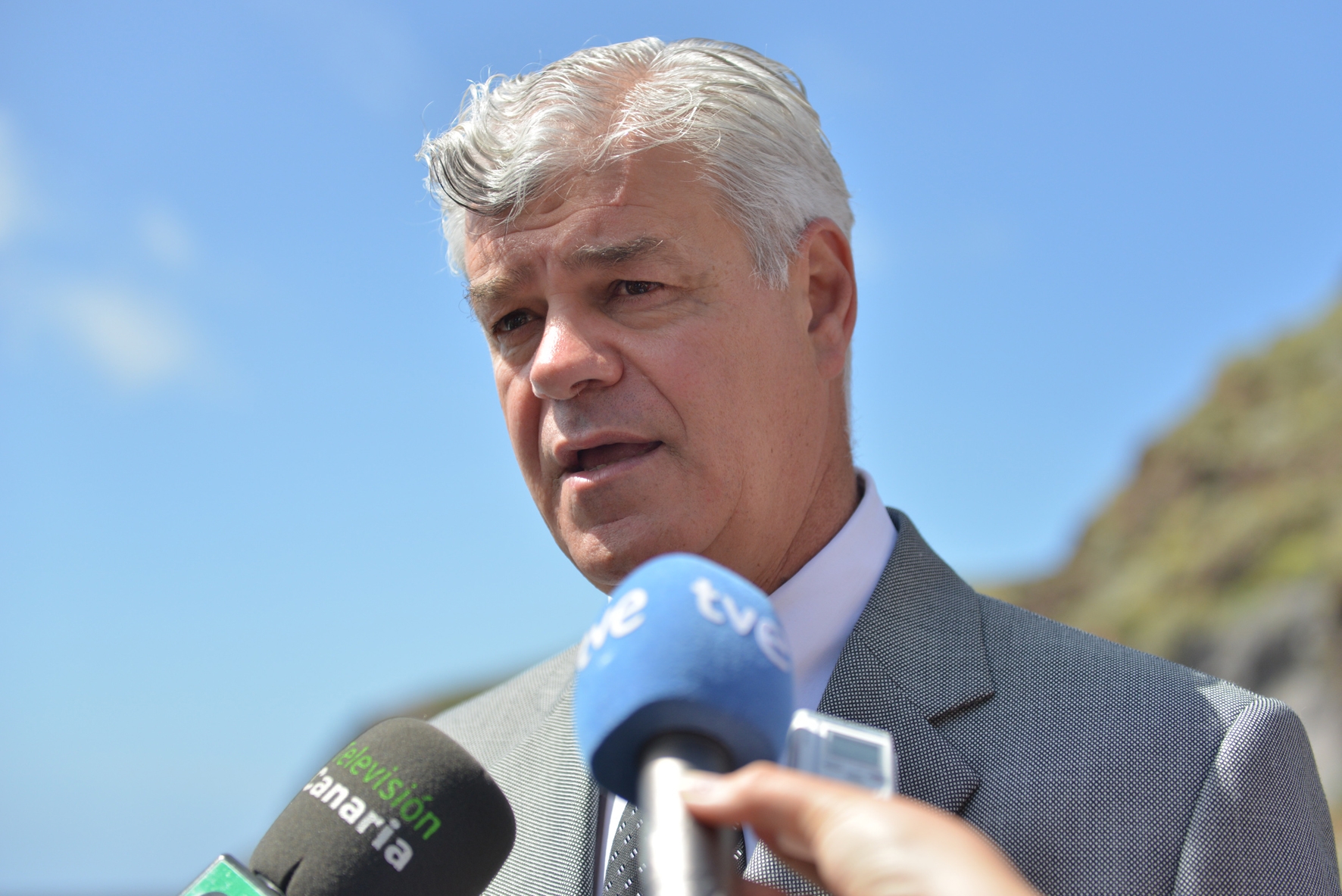 Armas se muestra satisfecho tras la garantía del Gobierno de mantener la conectividad marítima entre El Hierro y Tenerife