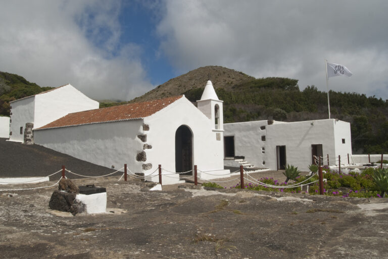 El Ayuntamiento de El Pinar organiza una visita a la ermita de Nuestra Señora de los Reyes para vecinos del municipio