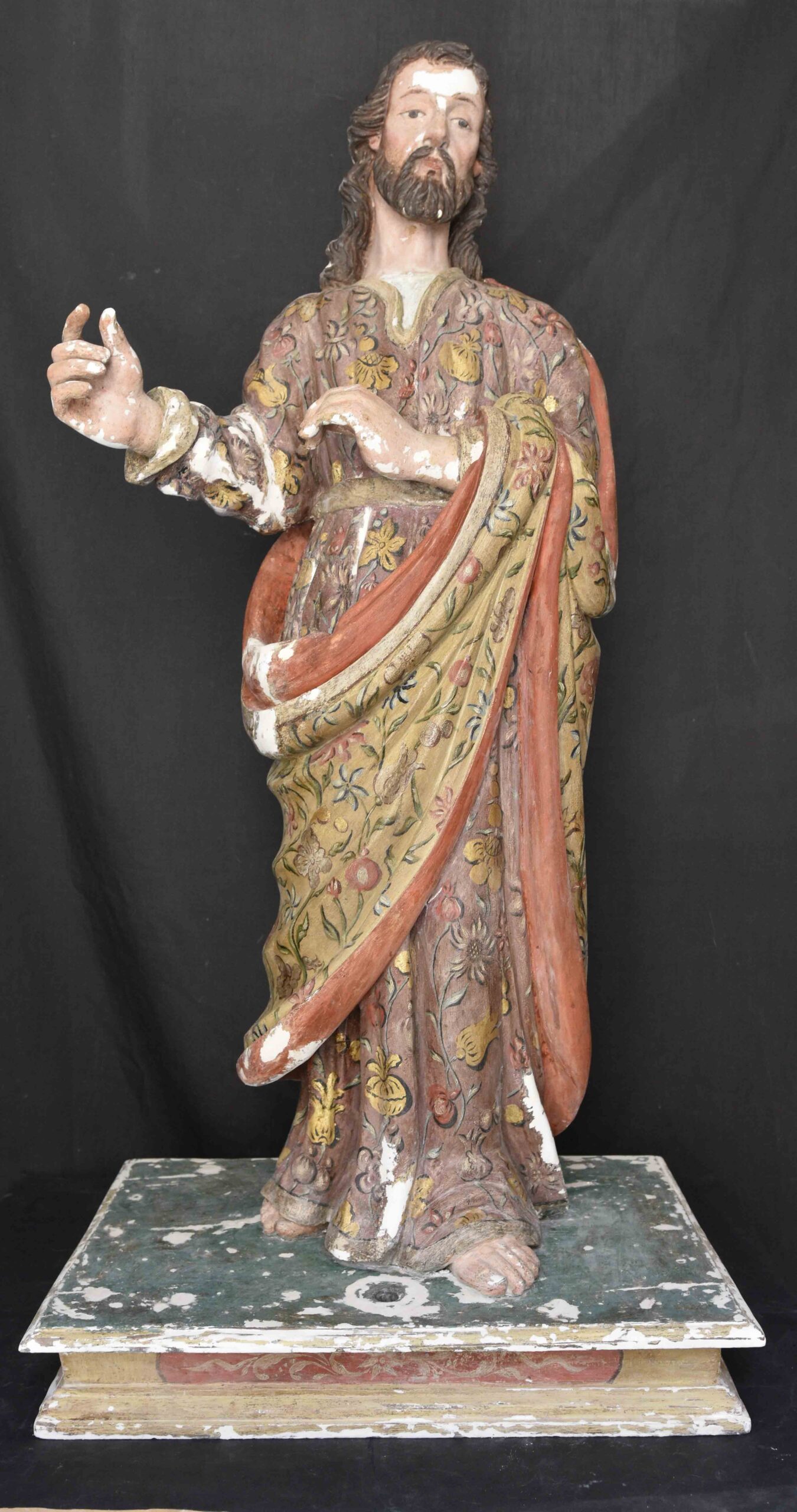 Fig. 4 San Bartolomé en proceso de restauración con áreas blancas del estucado Foto Rubén Sánchez