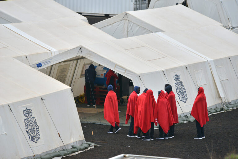La Policía pidió expulsar a 82 de los 119 migrantes del cayuco llegado a El Hierro el pasado 23 de junio, contando con que Senegal los aceptará