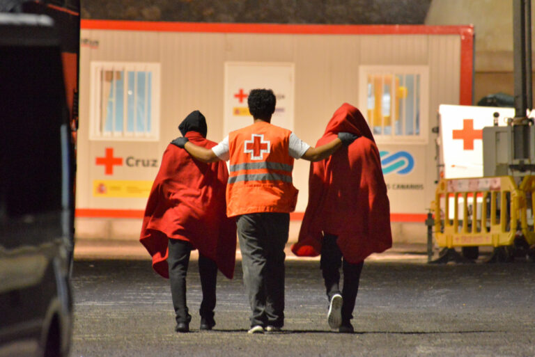Salvamento Marítimo rescata a 403 personas a bordo de 2 cayucos, en aguas próximas a El Hierro durante la noche de ayer y la madrugada de hoy