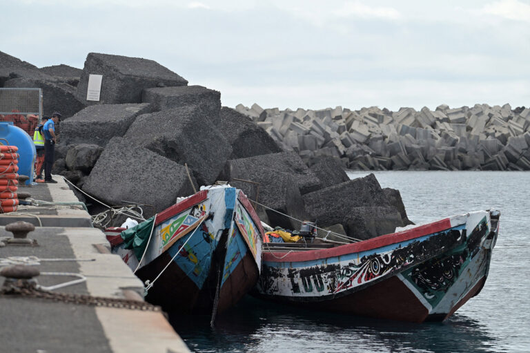 Salvamento Marítimo rescata un cayuco con 28 personas a bordo, en aguas cercanas a El Hierro