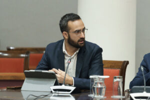 Acosta defiende la ley que otorgará a los ayuntamientos la capacidad de decidir su propio modelo turístico