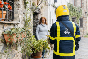 Correos pone a disposición de los usuarios de El Hierro, Servicio Especial de Paquetería