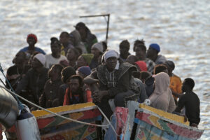 Salvamento Marítimo rescata a 242 personas a bordo de 2 cayucos en la tarde de hoy, en aguas próximas a El Hierro