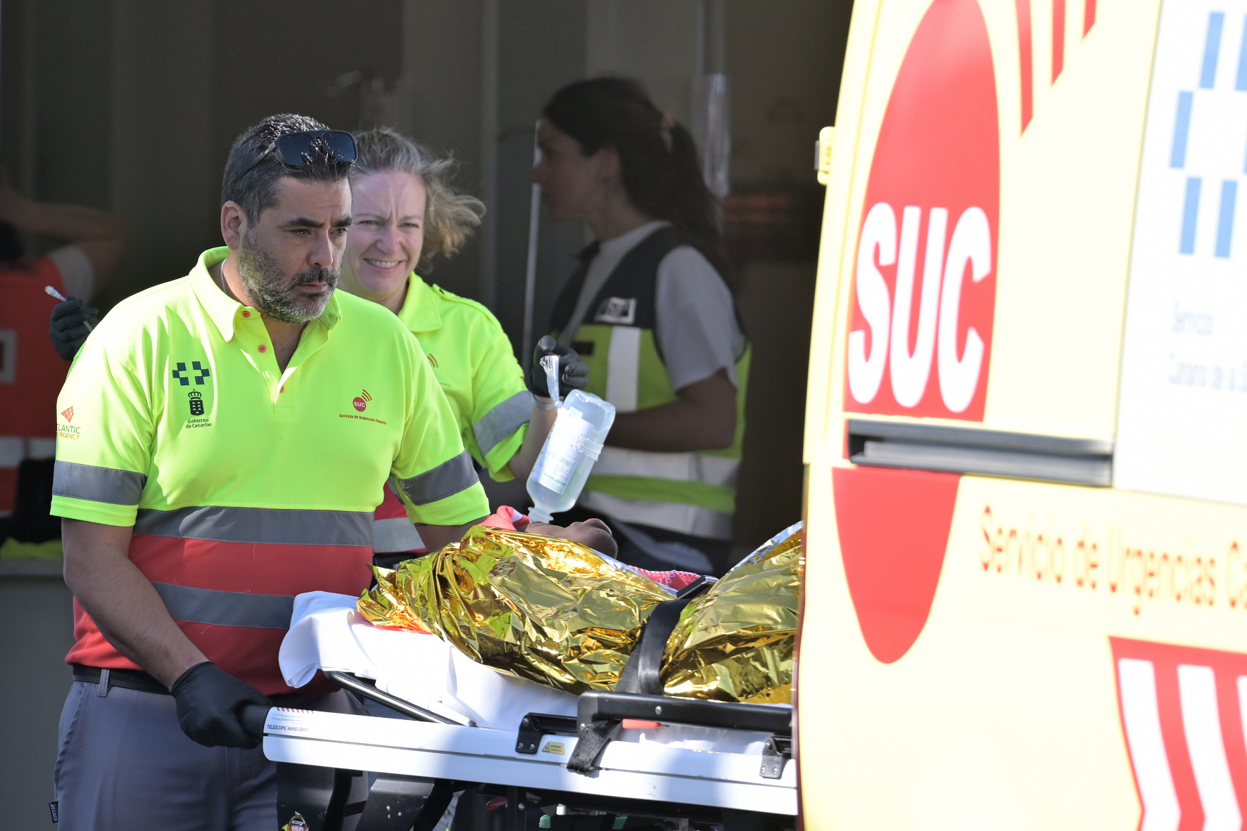 Salvamento Marítimo rescata un cayuco con 121 personas a bordo, entre ellas 4 fallecidos en aguas próximas a El Hierro