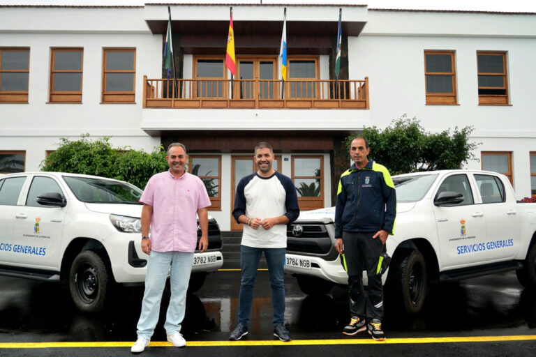 El Ayuntamiento de La Frontera incorpora a su flota, dos nuevos vehículos 4×4 para mejorar la eficiencia de los servicios municipales