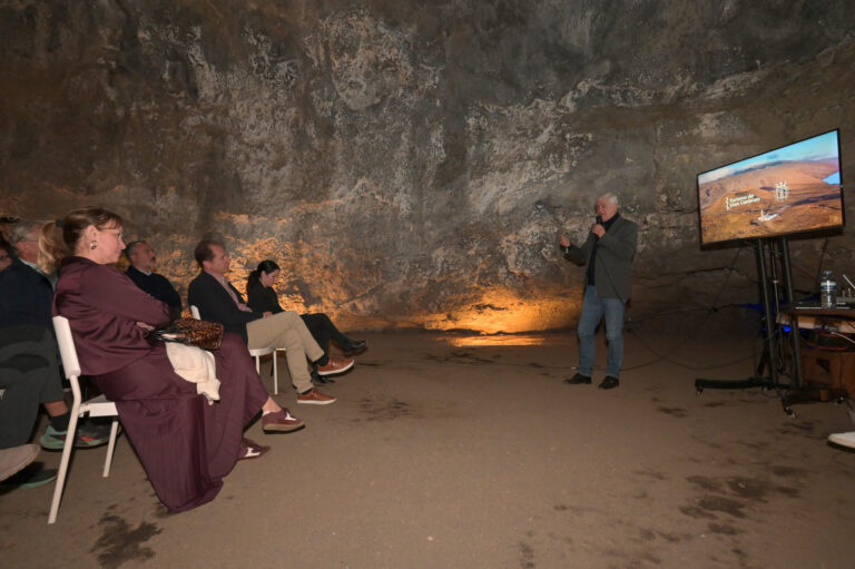 Gobierno de Canarias y Cabildo presentan la integración de la web turística de El Hierro en el portal holaislascanarias.com