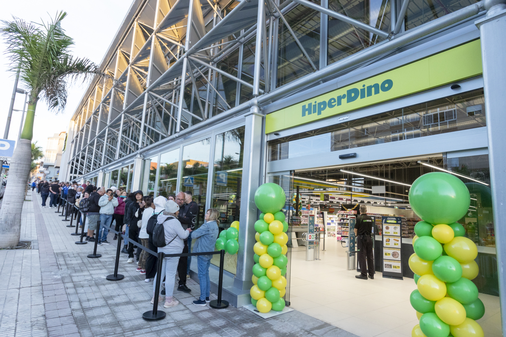 HiperDino inaugura una nueva tienda en Tenerife, HD Menceyes, en La Laguna, con una inversión de 13 millones de euros